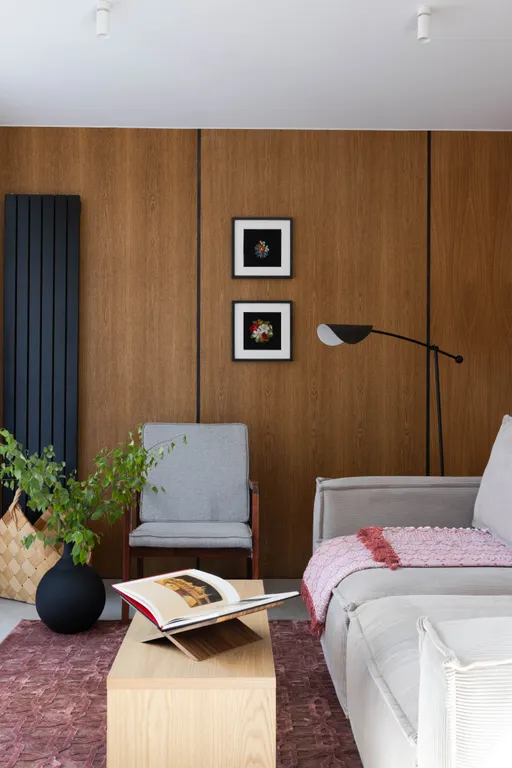 Дом в современном русском стиле в сосновом лесу