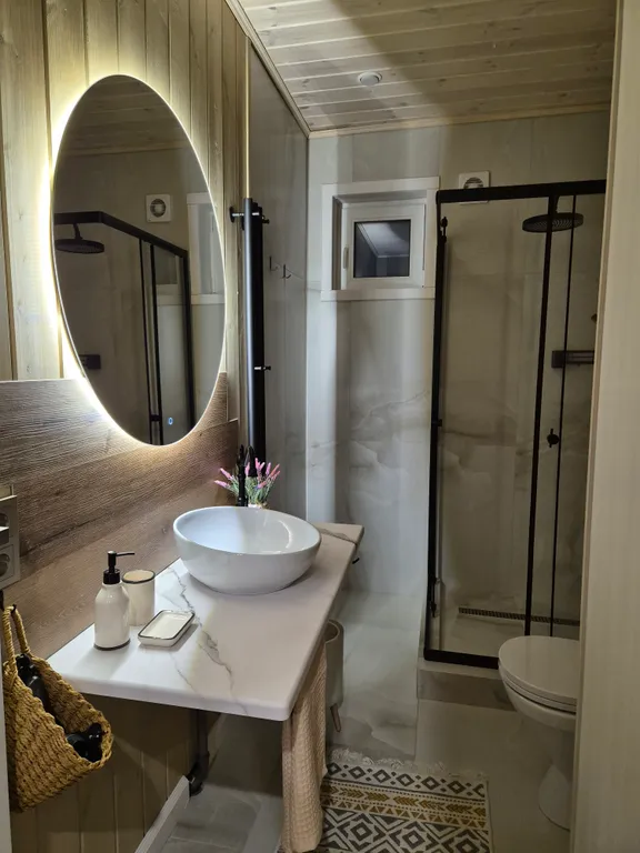 Коттедж Уютнейший дом с роскошным видом на озеро — Ларионово