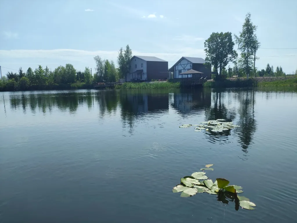 Дом отдыха на берегу озера