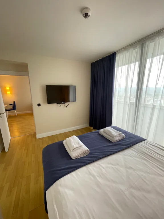 Апартаменты 2 х комнатные с видом на море на высоком этаже