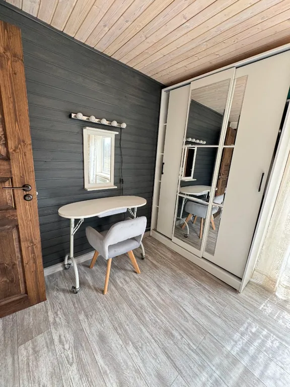 Дом с прудом