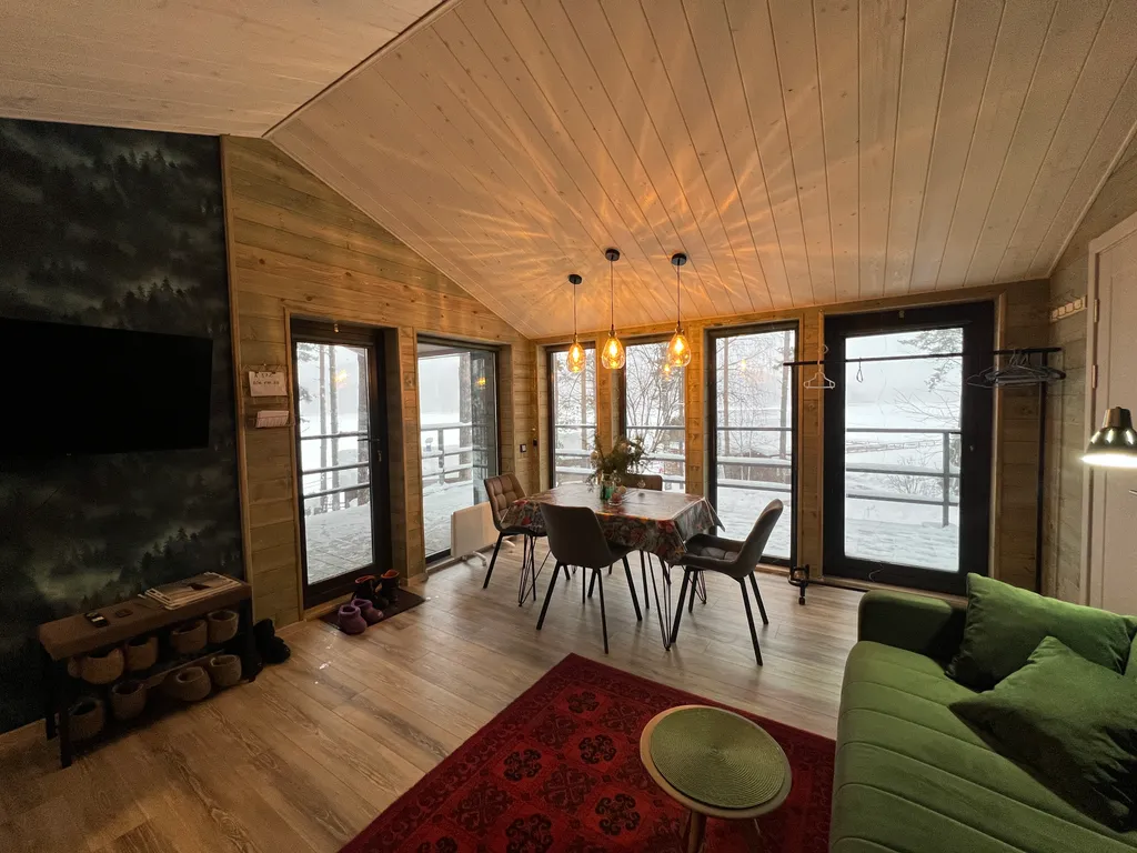 Дом 7 в лесу у реки