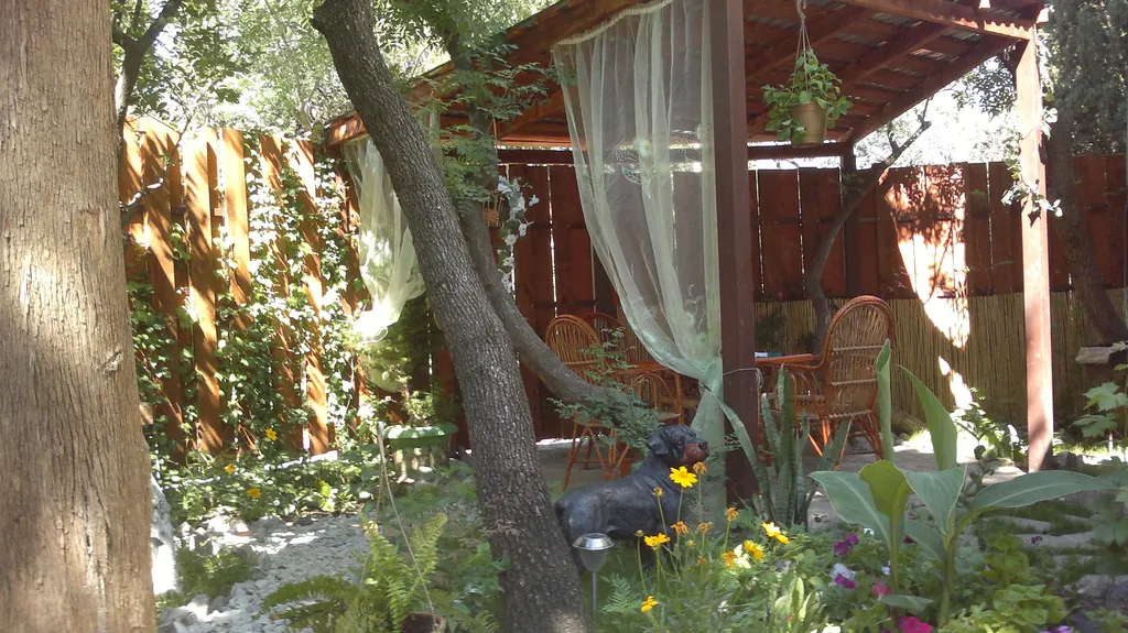 Коттедж Коттедж со своим двориком и гаражом — Ялта