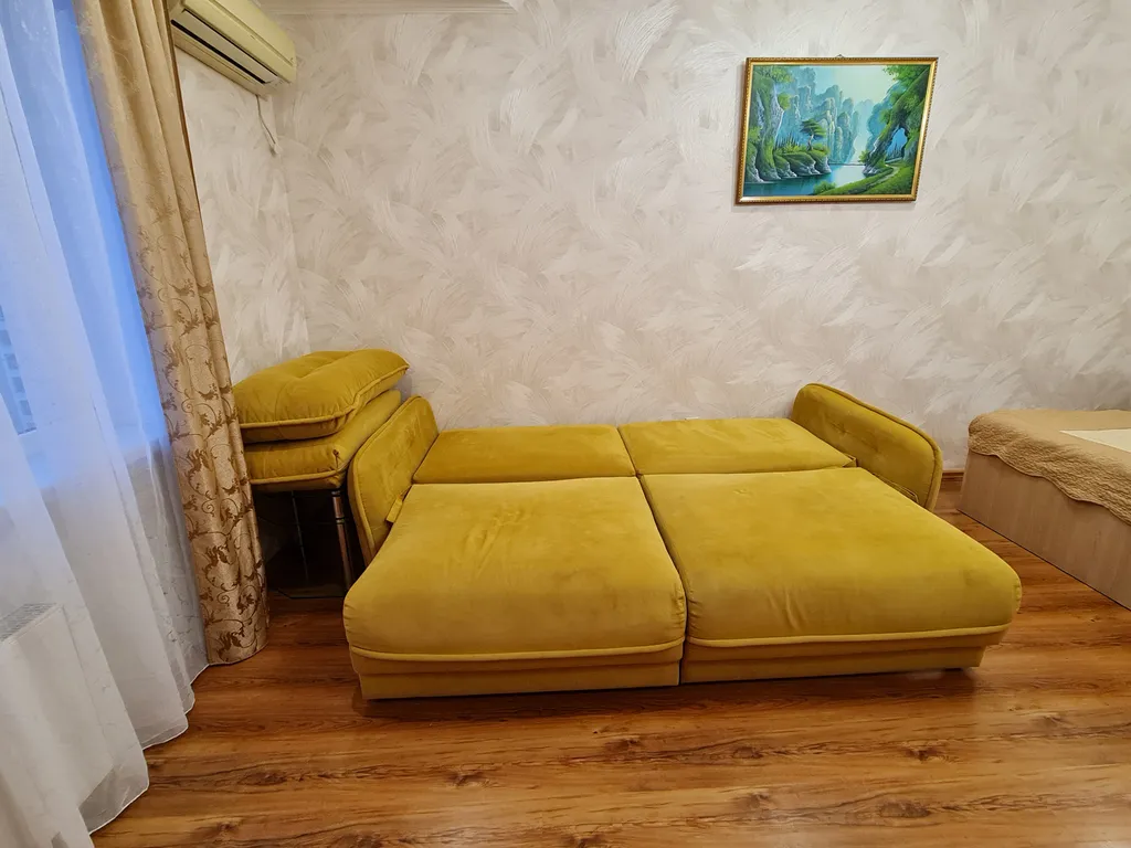 Солнечная квартира в центре с видом на море