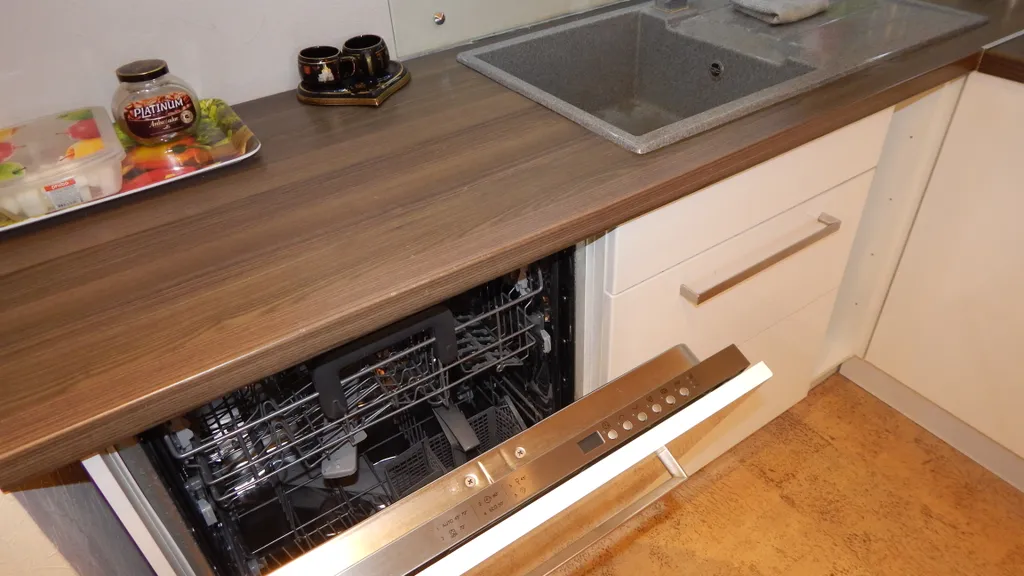 Элитная в центре, метро площадь Ленина, рядом аква-парк, зоопарк, тц аура, парк