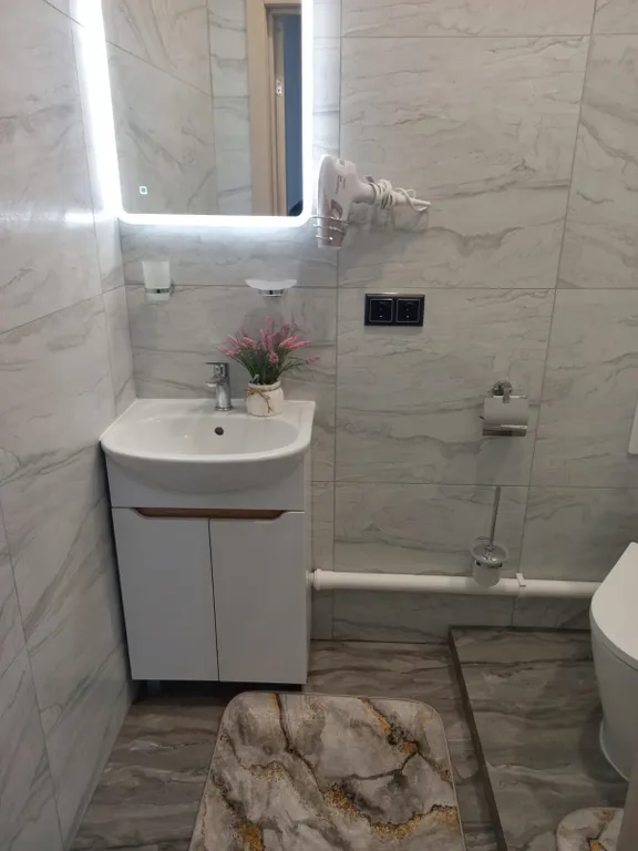 Квартира 2-комнатная квартира, набережная, центр — Омск