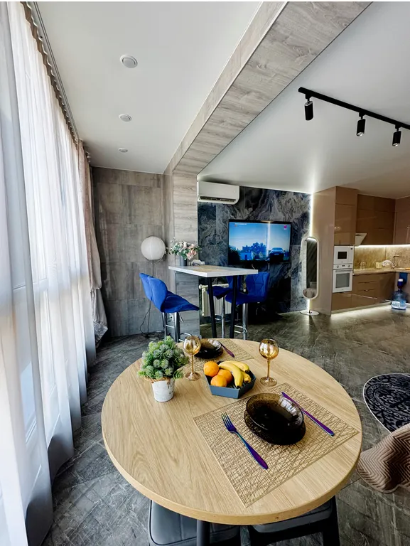 Студия в центре с видом на Золотой мост, город, море