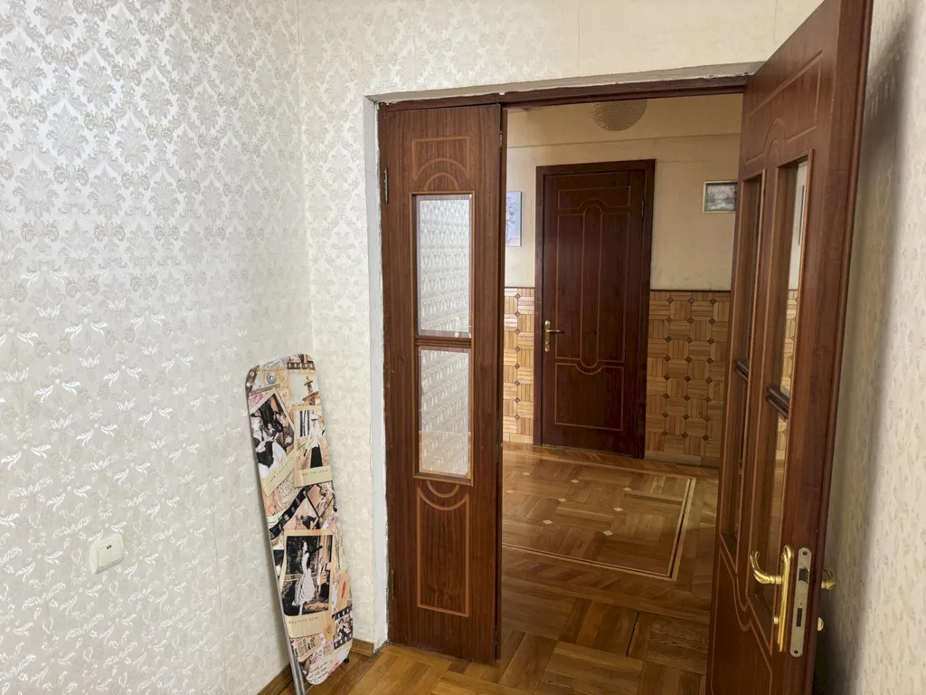 Квартира Четырёхкомнатная квартира в центре с балконом – 7 минут до моря — Геленджик