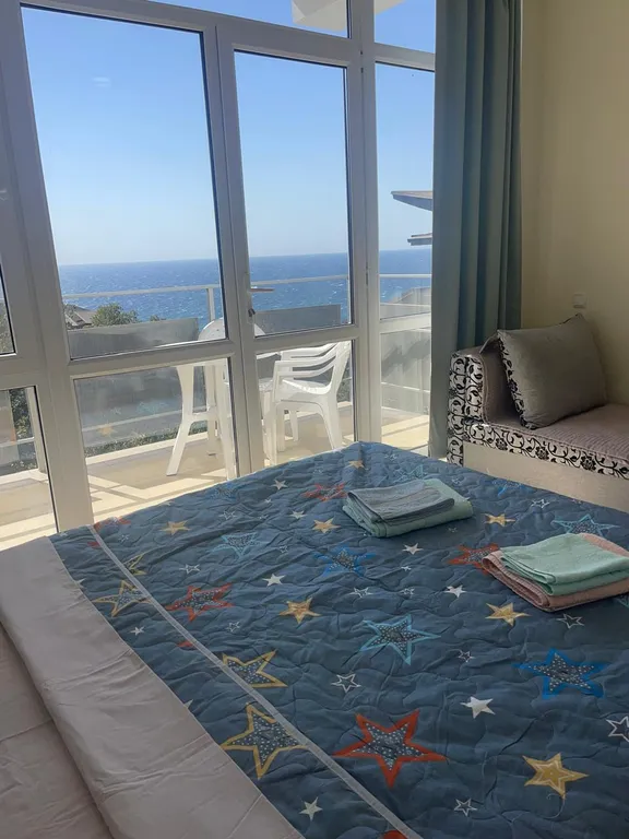 Уютная студия с видом на море, на горы и парк