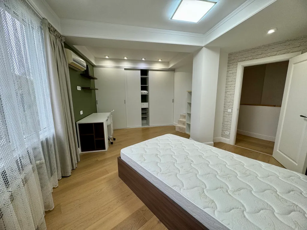 Дом с бассейном и баней у моря