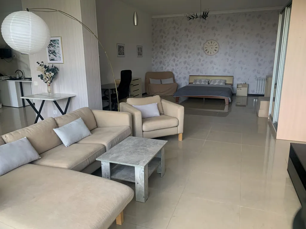 Уютная студия с бассейном