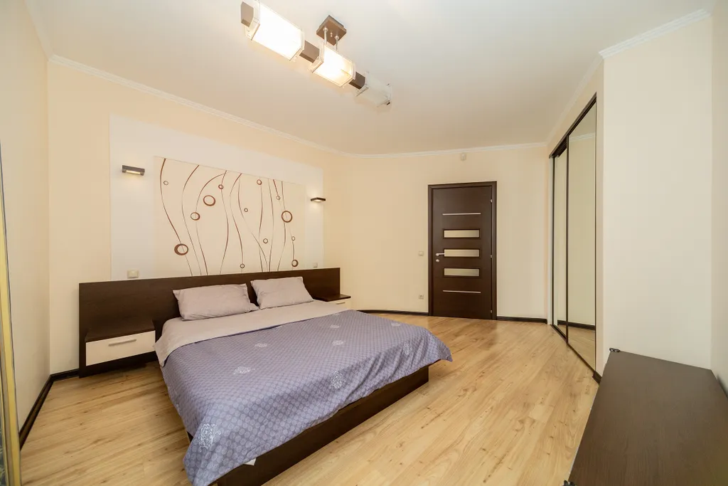 Бoльшая 3-комнaтнaя кваpтира в центре города