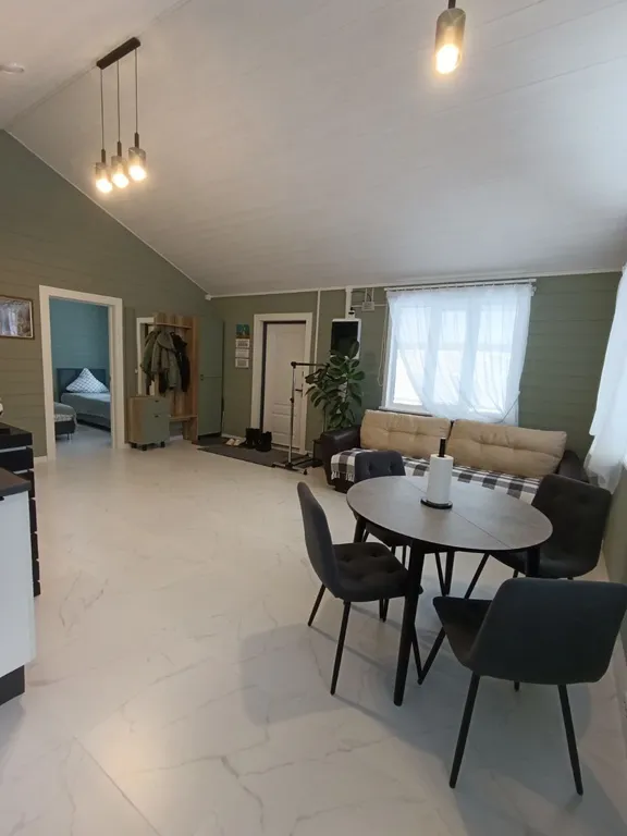 Дом в окружении леса