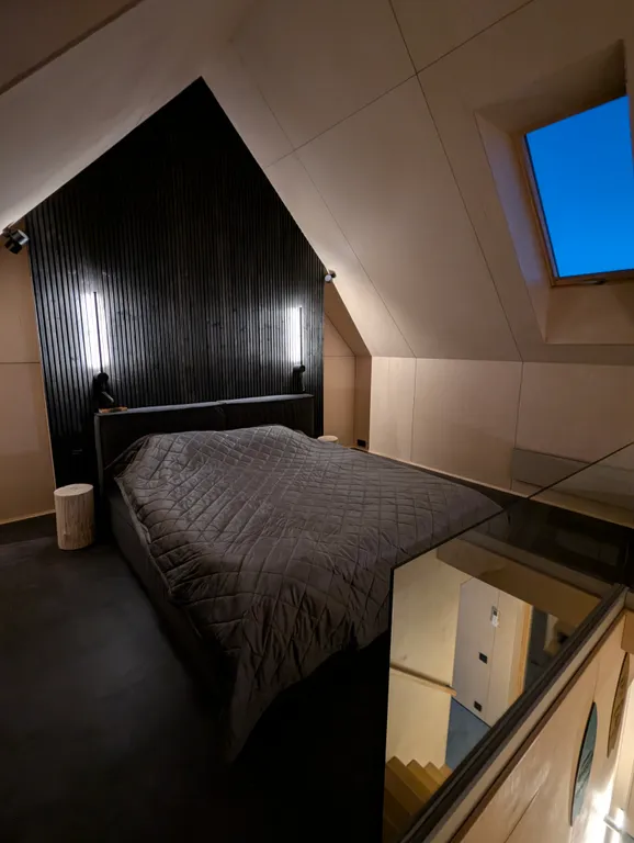 Дом с баней и горячей купелью на озере