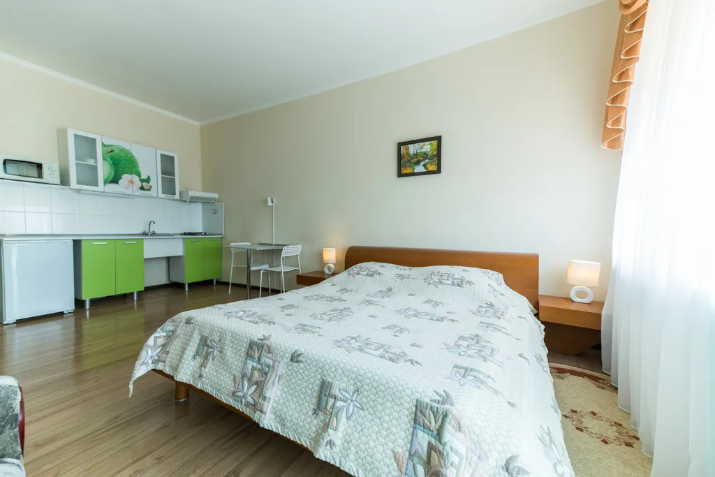 Апартаменты 7,9 с кухней и балконом, с частичным видом на море