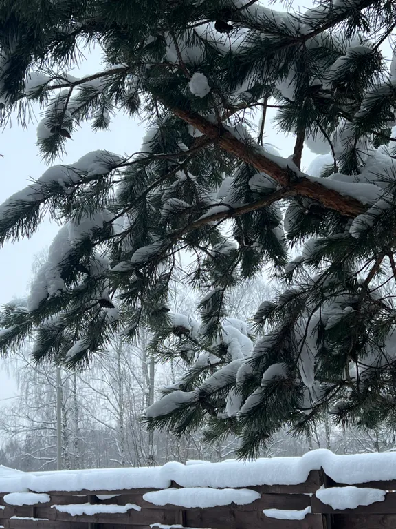 Уютный бревенчатый двухэтажный дом