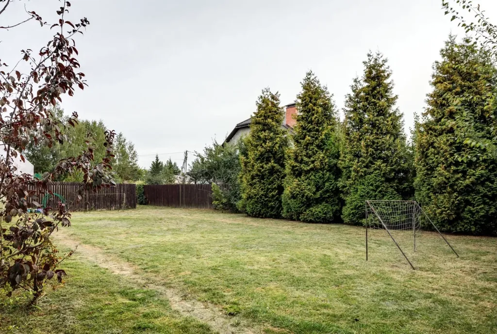 Загородный дом с бассейном и бильярдной