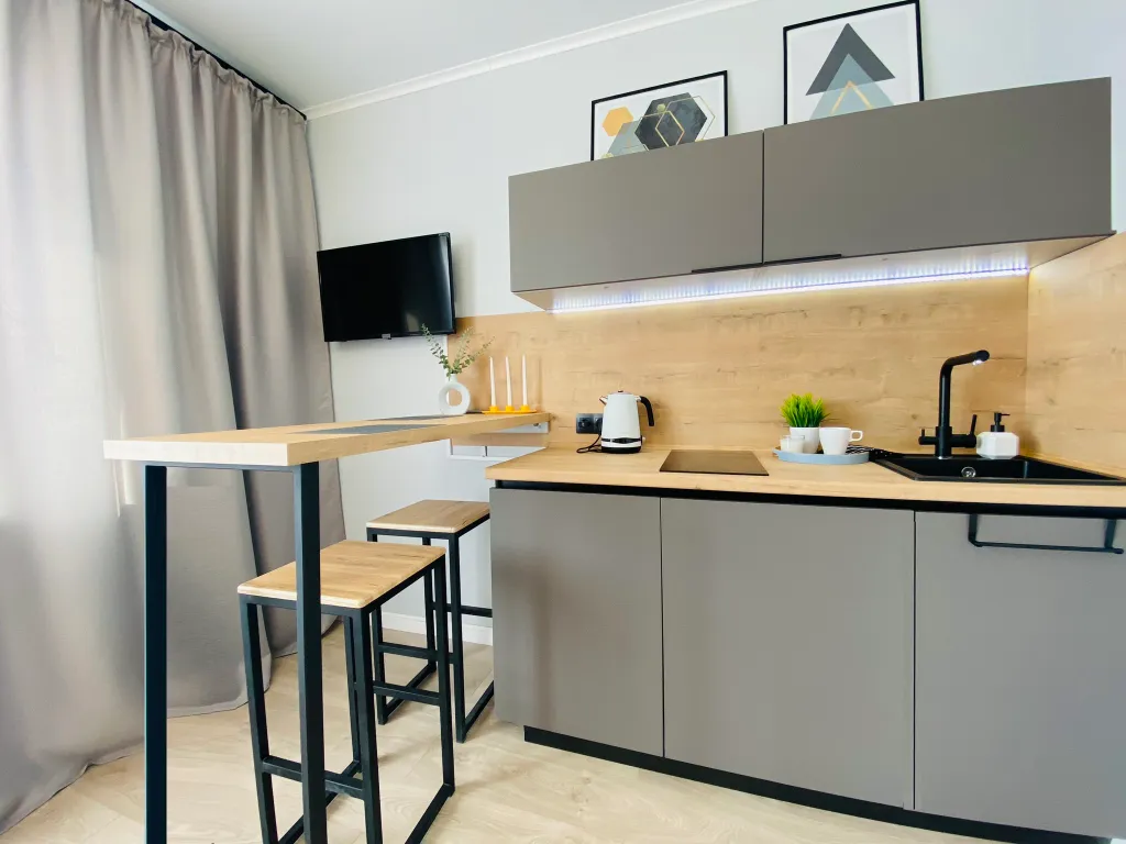 Студия с потрясающей панорамой набережной у ТРК Родник