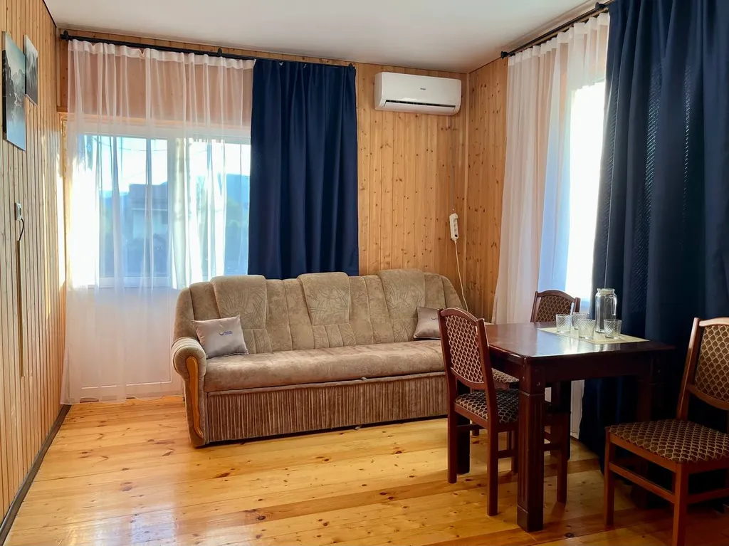 Люкс с балконом с видом на озеро двухкомнатный