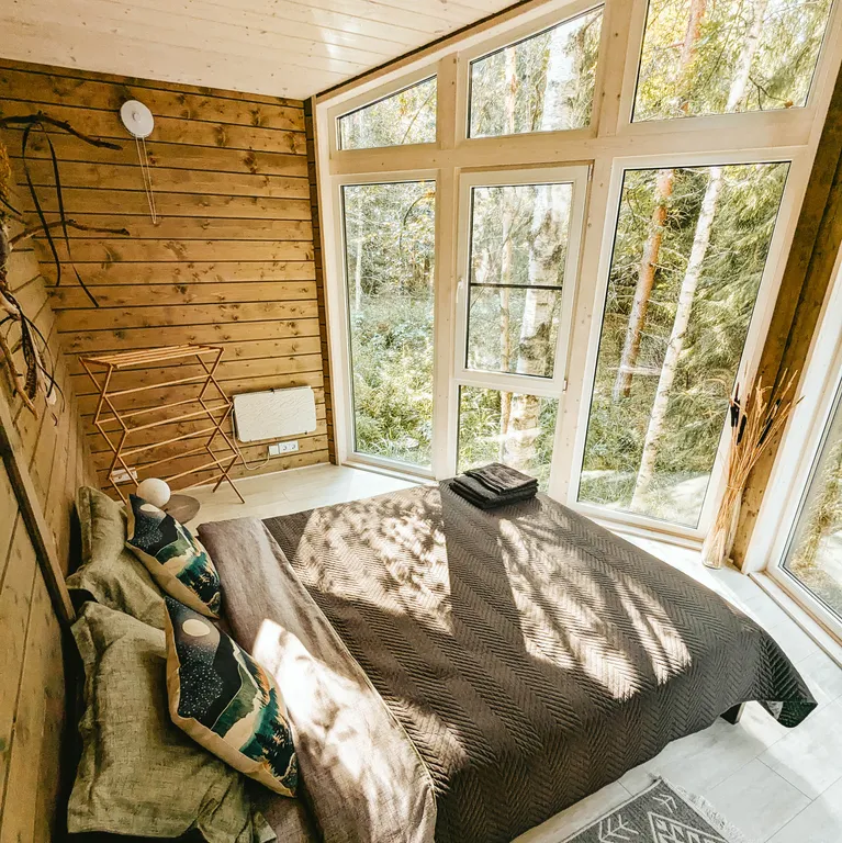 Уютный дом в лесу