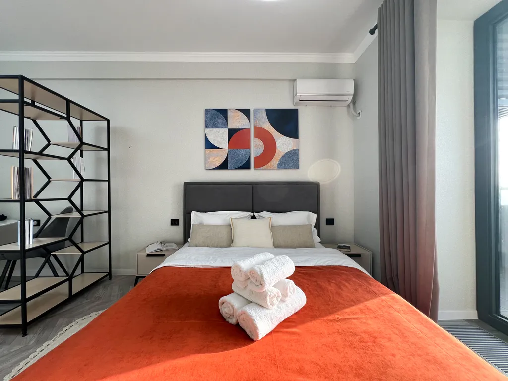 Современная уютная студия с панорамным видом