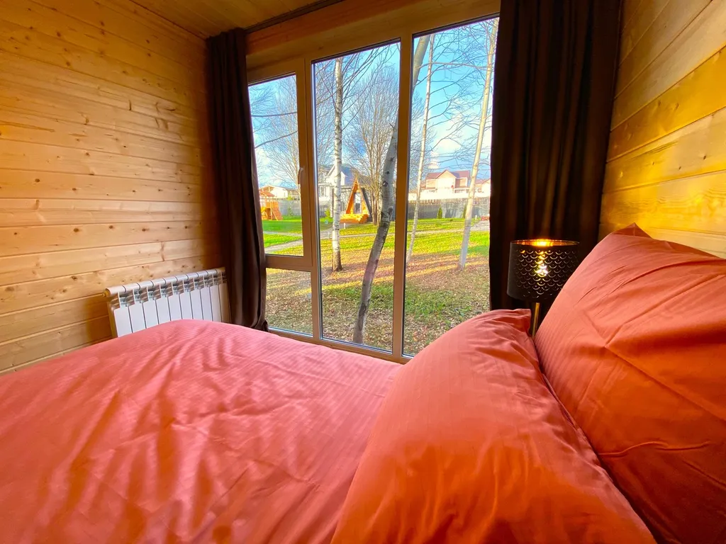 Дом Благодать у пруда с панорамными окнами