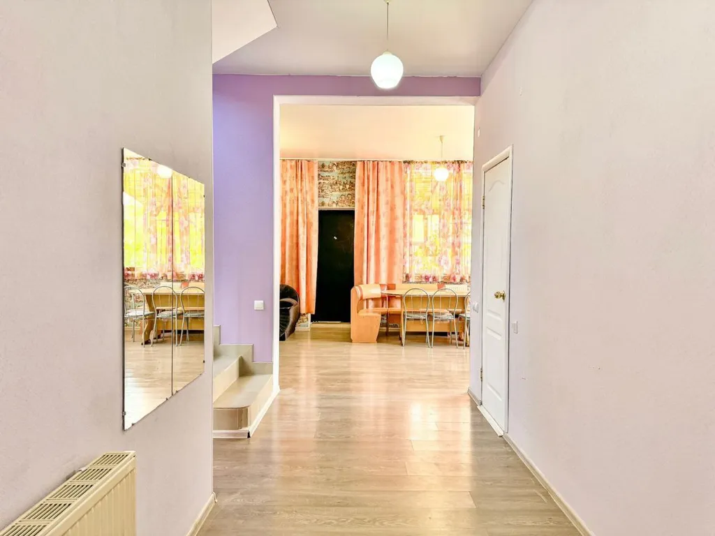 Новый дом с бассейном, садом, мангальной зоной и закрытой территорией