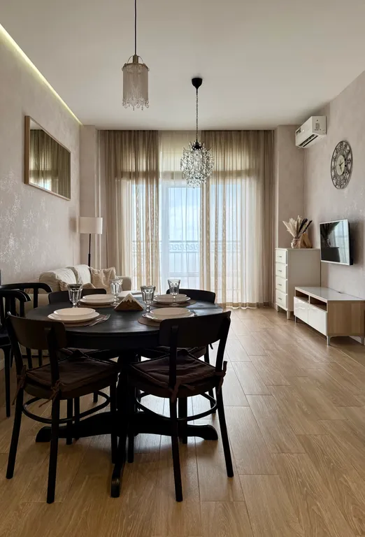 Корона с видом на море