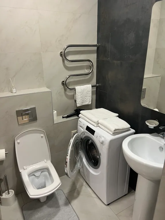 Уютная квартира с видом на морской порт и горы