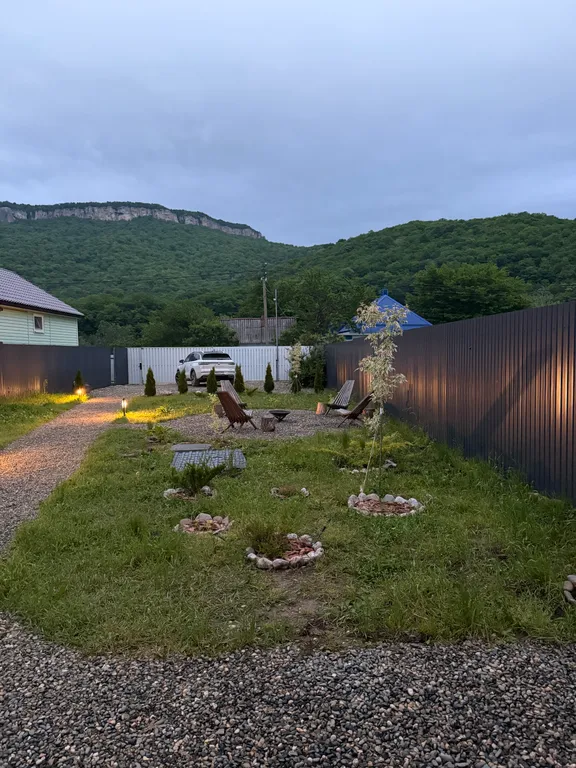 Новый дом с собственной территорией и видом на горы