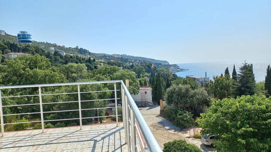 Трёхкомнатная квартира с панорамным видом на море и горы