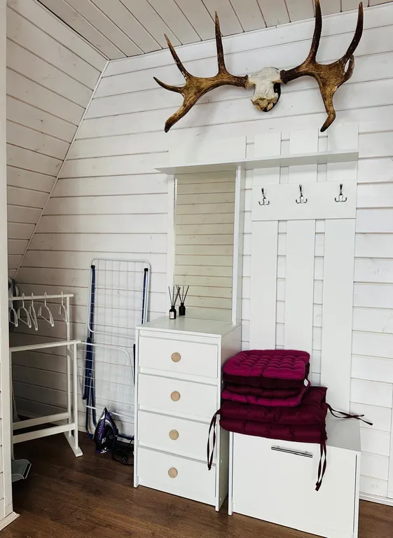 А-фрейм на берегу озера