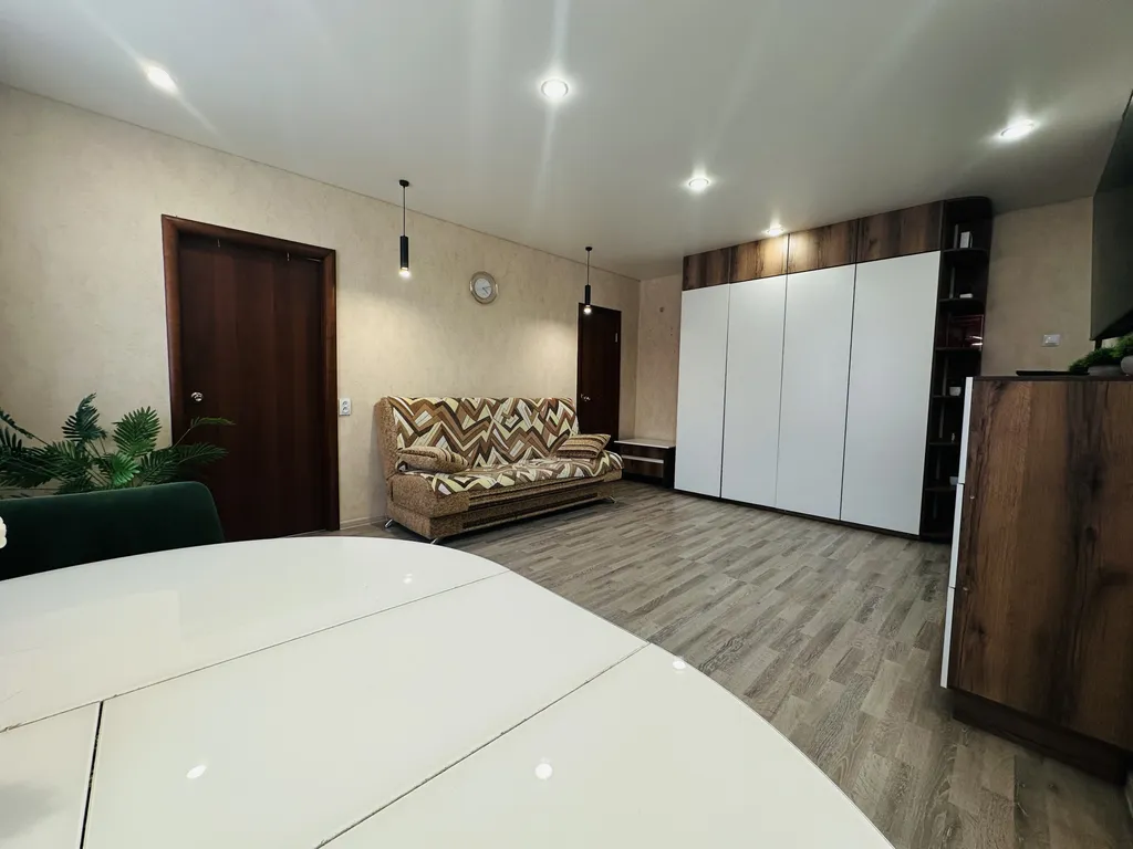 2 комнатная Горького 32