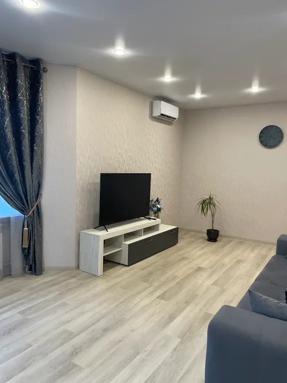 Просторная, после ремонта, квартира на Набережной, в центре города