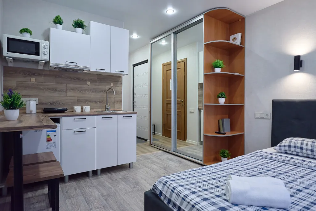 Студия в центре возле "Лампочки"(гастрохолл).  ТЦ "Лето"