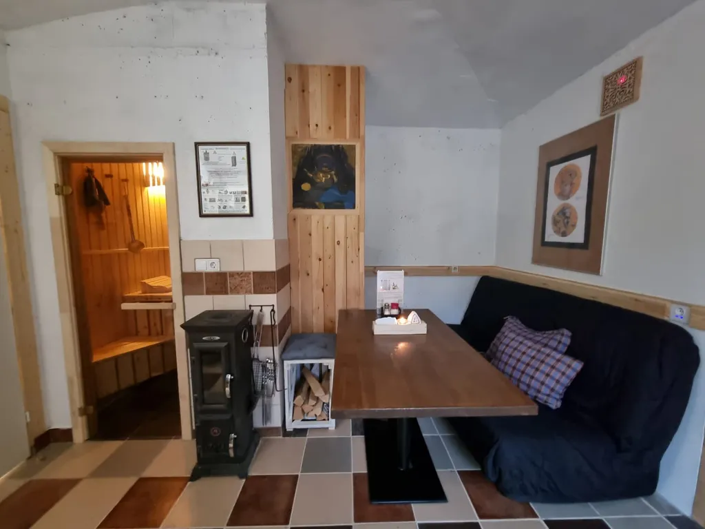 Дом и теннисный корт, сауна, камин недалеко от реки Москвы