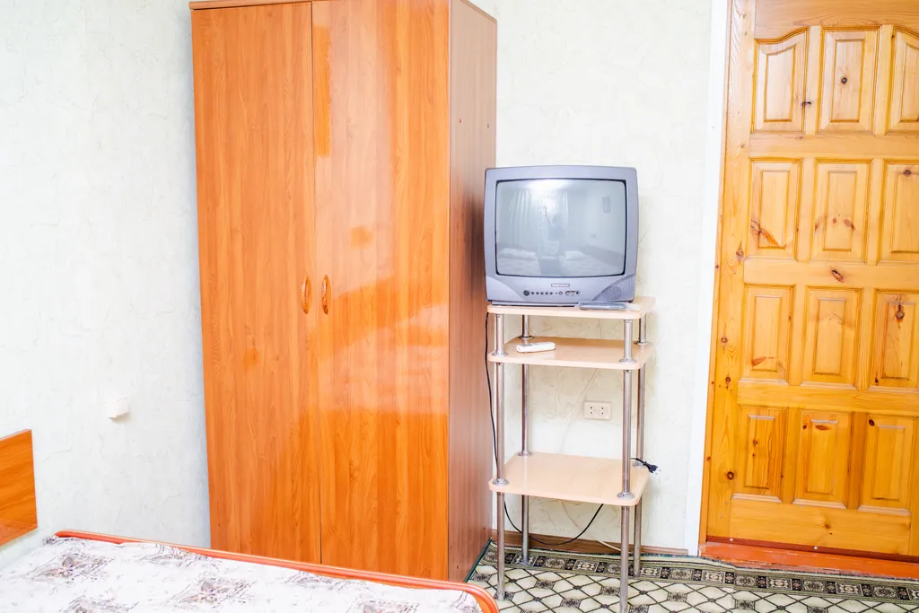 Домик в красивом саду