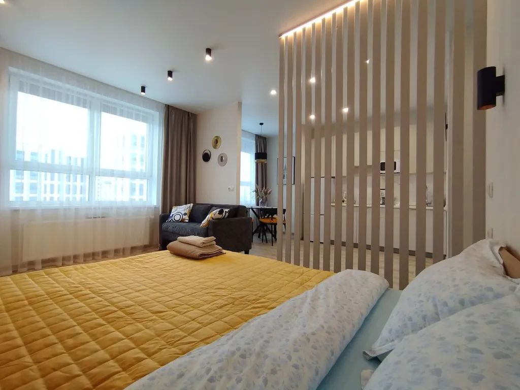 Просторная студия с видом на лес