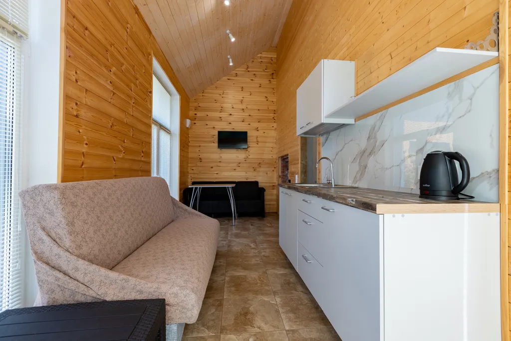 Уютный дом возле леса