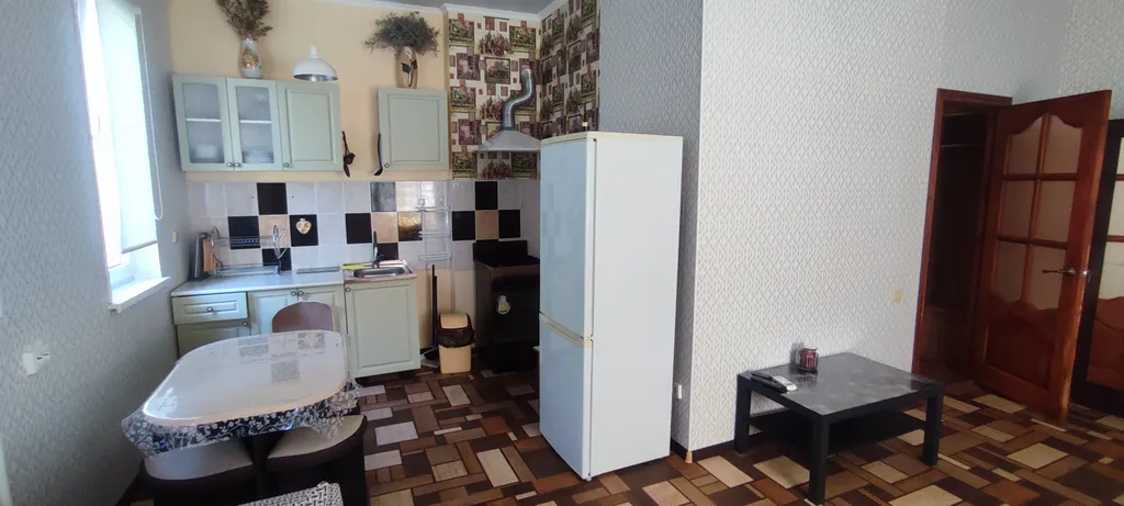 Квартира Квартира Большой и солнечный номер на втором этаже со своей кухней — Геленджик