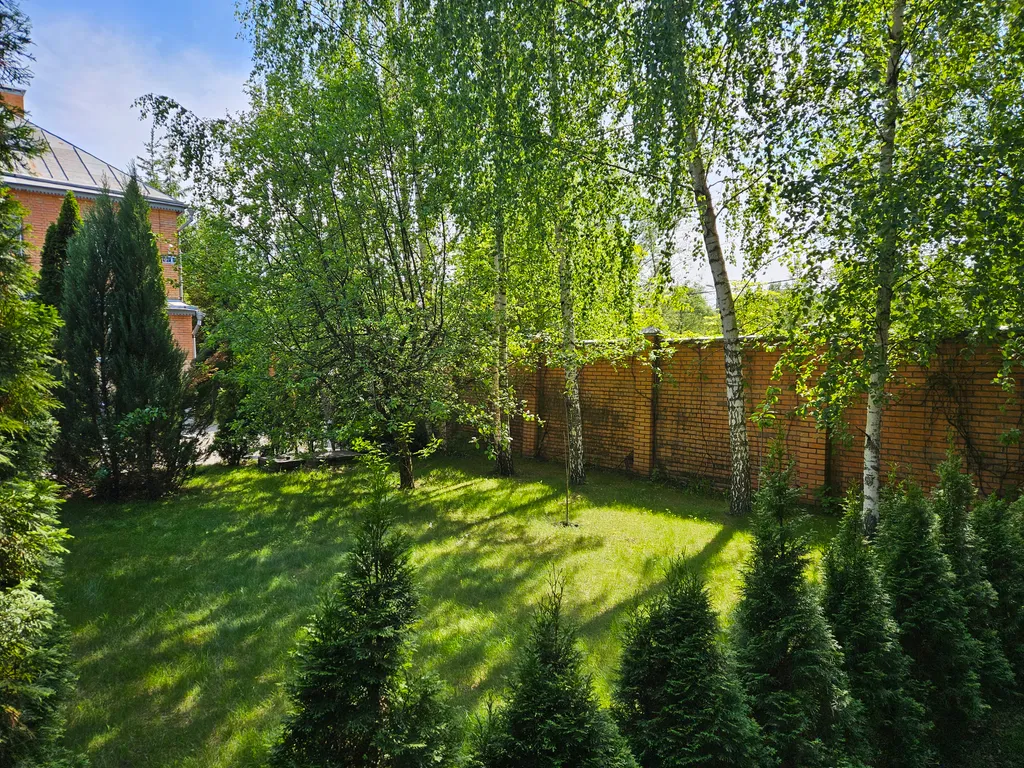 Коттедж Коттедж с большим бассейном — Черное