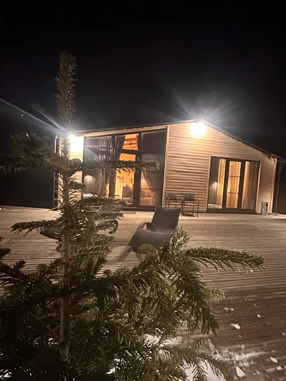 Домик в горах на берегу горной речки