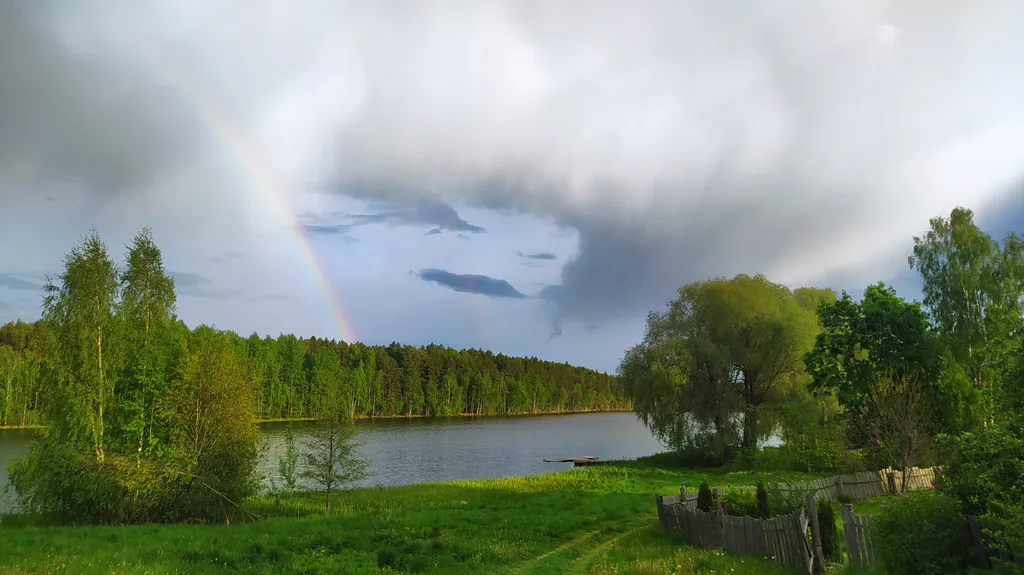 Дом у лесного озера