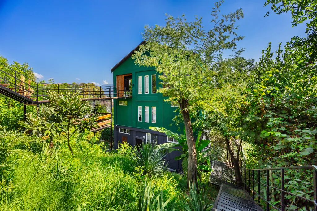 Студия с видом на горы