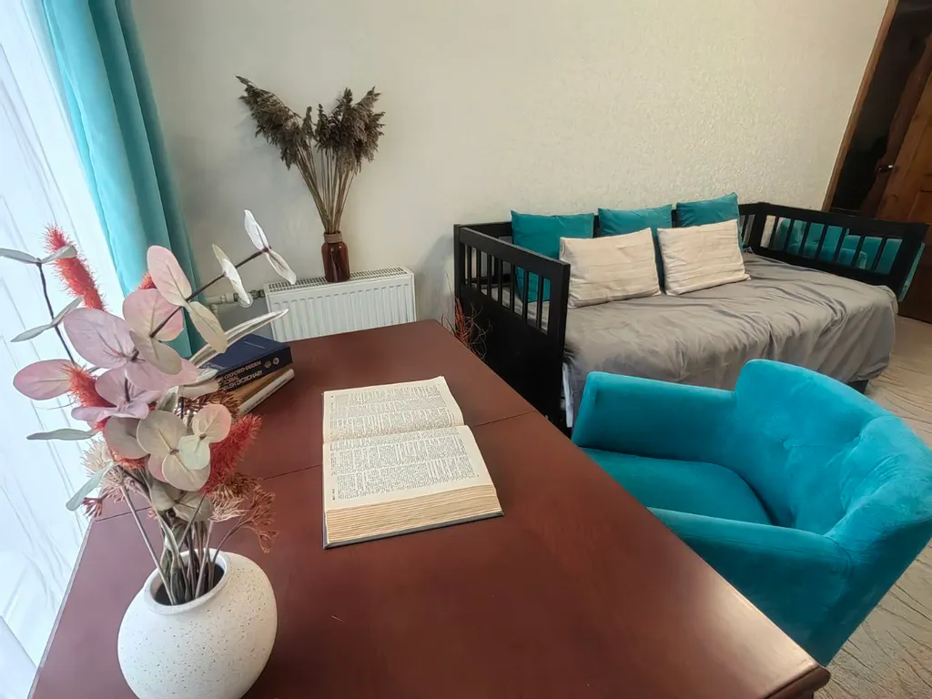 Видовая двухкомнатная квартира в 300 метрах от пляжа