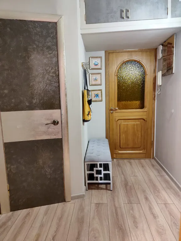 Арт квартира с 21 картиной, парком и бесплатным паркингом под окнами