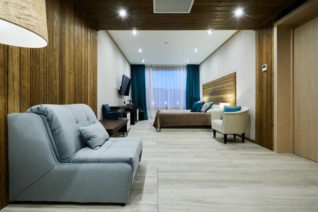 Полулюкс с кроватью размера king-size и видом на озеро