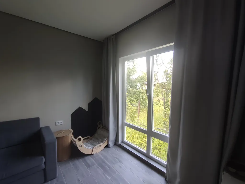 Современный дом с панорамными окнами и сауной