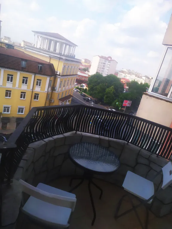 Видовая, огромная квартира в центре, рядом с Цумом. — аренда посуточно в Владикавказ