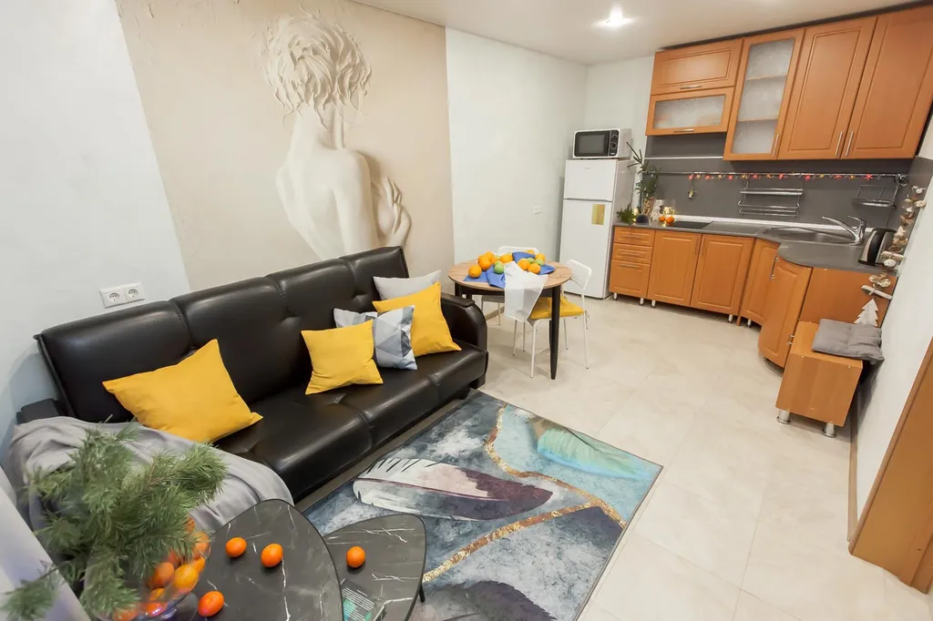 2-комнатная квартира с сауной и ярким интерьером